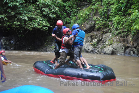 ayung river rafting games